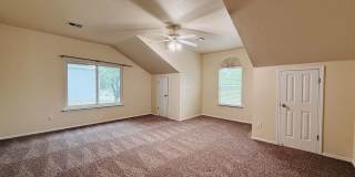 Location is Everything!!! SO Much Space!!! Gallery 26