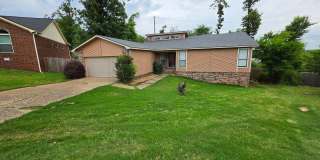 Great 3BR 2BA Find in Pleasant Tree Neighborhood! Gallery 1