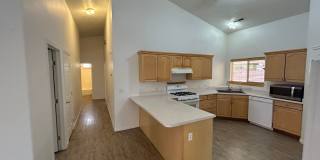 4 Bed, 2 Bath, 2 Car Garage For Rent! Gallery 12