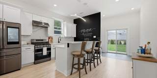 Detached Luxury 4BR/3B Retreat with Skyline Rooftop Deck, Wet Bars, Driveway & Massive Yard Gallery 7