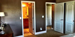 Beautiful 1-Bedroom with Balcony & Garage Available for Move In NOW Gallery 5