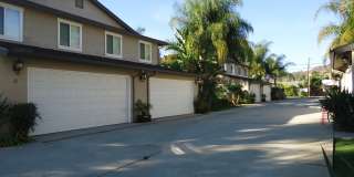 GORGEOUS TOWNHOME 3 BR, 2.5 BA, 2 CAR GARAGE Gallery 5
