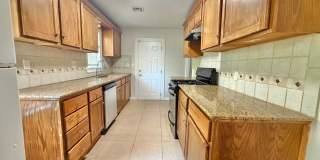4 Bedroom home! Gallery 29