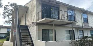 COZY 2 Bedroom/1.5 Bathroom 2nd Floor Condo!! Gallery 1