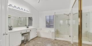 Desirable 4 Bedroom Home with Pool near Summerlin! Gallery 19