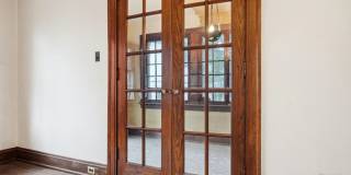 Private House on iuka ave Ravine – Central Campus – Newly Renovated - Flexible Pricing Gallery 14