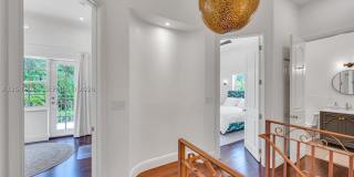 30 NE 44th St Gallery 49