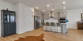 AVAILABLE 06/01 Welcome to your dream  home!  5bed/5bath Gallery 5