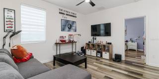 813 GRAZIE LOOP Gallery 19
