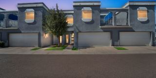 Charming 2BR Townhome in Phoenix Gallery 1