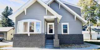 FURNISHED HOUSE! Short or Long Term! Large Newly Renovated Fully Furnished Modern 5 Bedroom Home with 3 Separate Living Rooms! Gallery 40