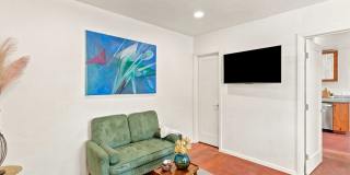 2542 East Seneca Street Gallery 18