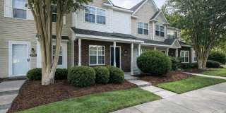 Beautiful 2 Bedroom Townhome in the Heart of Charlotte – 1 Month FREE Rent with 2-Year Lease! Gallery 1