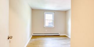Lovely 3 Bedroom 1 Bathroom - 1st Floor with/ Washer and Dryer Gallery 67