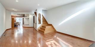 Spacious Three Bedroom Graduate Hospital Home w/ Roof Deck! Gallery 3