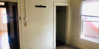 Large House w/ off-street parking & 3 BATHROOMS! Gallery 10