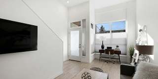 Ballard Townhouse 2bd/2ba, AC, Garage Parking Gallery 3