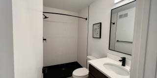 733 W Pratt Gallery 12