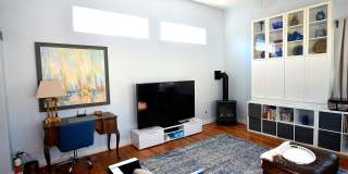 1Bd/1Ba Guest house, centrally located. Gallery 3