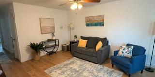 COMING SOON: FULLY FURNISHED!!! 3 bedroom/ 1.5 bathrooms- Short-Term Rental – 2121 Kentucky Ave, Joplin, MO, With a Car Garage!!! Gallery 4