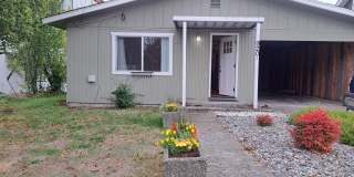 Cozy 1 Bedroom Cottage Style Duplex Gallery 1
