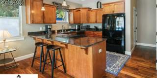 Parker Townhome: Luxurious Furnished Townhome, Attached 2 Car Garage, $300 Utility Fee Parker Townhome: Luxurious Furnished Townhome, Attached 2 Car Garage, $300 Utility Fee Gallery 4