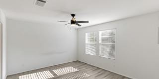 LIKE NEW 3 BEDROOM TOWNHOME Gallery 6