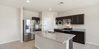 Beautiful Kitchen, Open Layout, and Room to Relax! Gallery 5