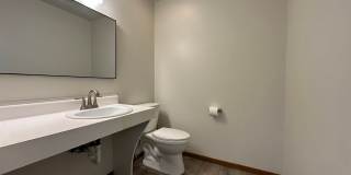 First Floor Commercial Space in Perfect Oakland Location Right on Boulevard of the Allies! CALL TODAY! Gallery 7