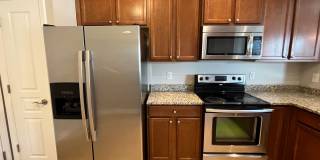 **OFFERING REFUNDABLE APPLICATION FEES** Fantastic 3BD, 2.5BA North Raleigh Townhome with Fenced Backyard in an HOA Community with Premier Amenities Gallery 5