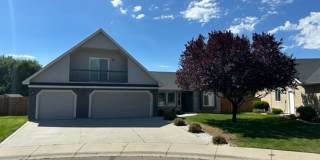 943 Mt Hood | Beautiful bi-level Meridian Home! 3 Car Garage Gallery 1