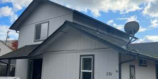 Lovely 3 bedroom, 2.5 bath home with laundry, near schools Gallery 1