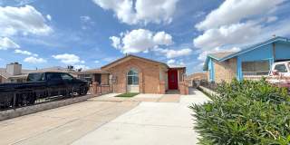 Refrig A/C 2bed/2bath Duplex with Bonus Room! Gallery 1