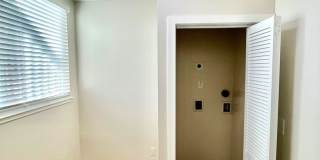 SPECTACULAR, COMPLETELY RENOVATED 2 BED/1 BATH FULLY!!! Gallery 7