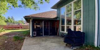 Large Open Concept House with Tons of Natural Light Gallery 27