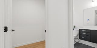 Like new 2 bedroom townhome in Georgetown Gallery 8