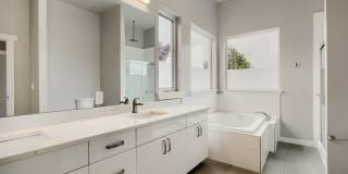 Beautiful 4bed/2.5bath Home in Desirable West Seattle Location! Gallery 9