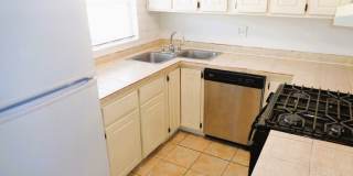 Adorable Single Level Eastside Duplex With Evaporative Air Located In Quiet Neighborhood Gallery 9