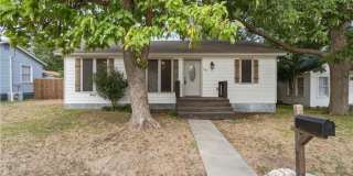 Charming 2BR House in Taylor Gallery 1