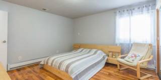 1912 Montgomery Street Gallery 29