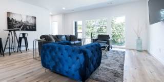 Modern 4 bedroom 3 bath near Razorback campus - 2nd story loft Gallery 11
