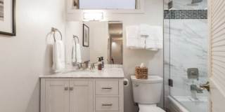 THE BAYSIDE Gallery 16