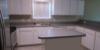 Convenient to NAS and Corry! Gallery 1