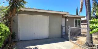 SPECIAL: HALF OF FIRST MONTH RENT!! Spacious 3 Bedroom With Garage Located On Ashlan & Cornelia! Gallery 1