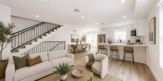 Massive Luxury 4 Beds with 2-3 Parking Spots Gallery 4