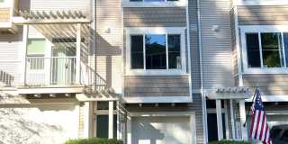 Beautiful Tigard Townhouse in a Gated Southridge Community Gallery 1