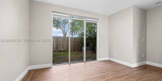 1049 NE 42nd Pl Gallery 12