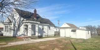 Versatile 2-Bedroom Home with Bonus Room and Spacious Yard Gallery 1