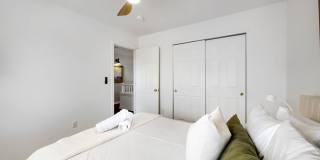 2 BDR Gorgeous Updated Townhome with Huge Garden Gallery 22