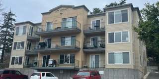 **Bright & Updated 2-Bedroom Condo with Water View in Friday Harbor!** Gallery 1